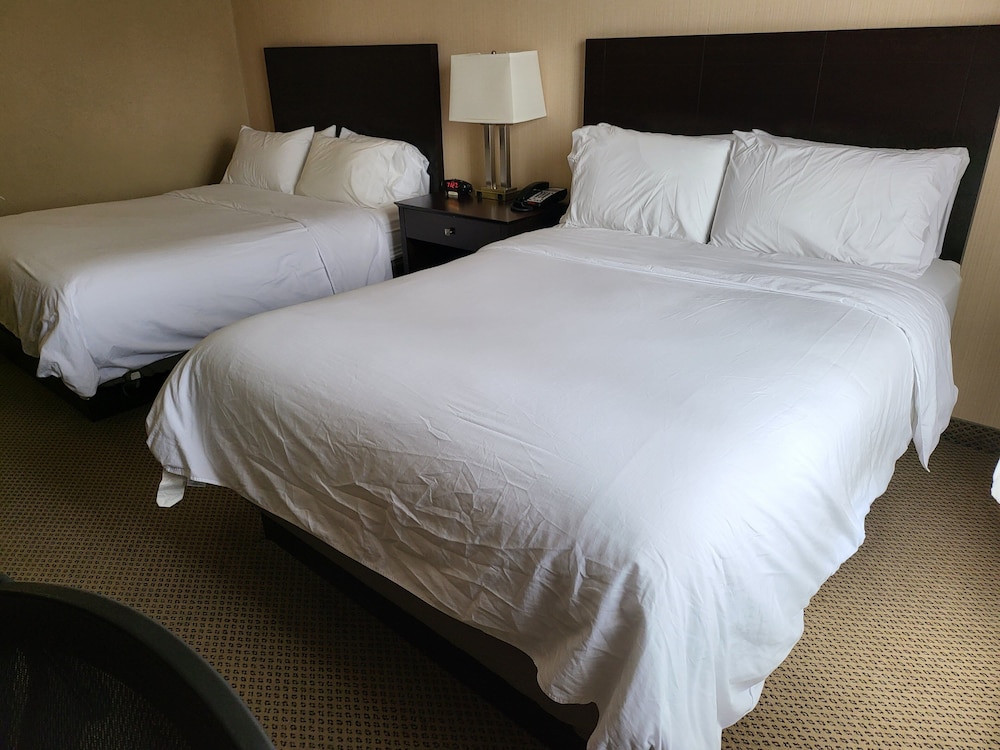 holiday inn express and suites dayton north tipp c