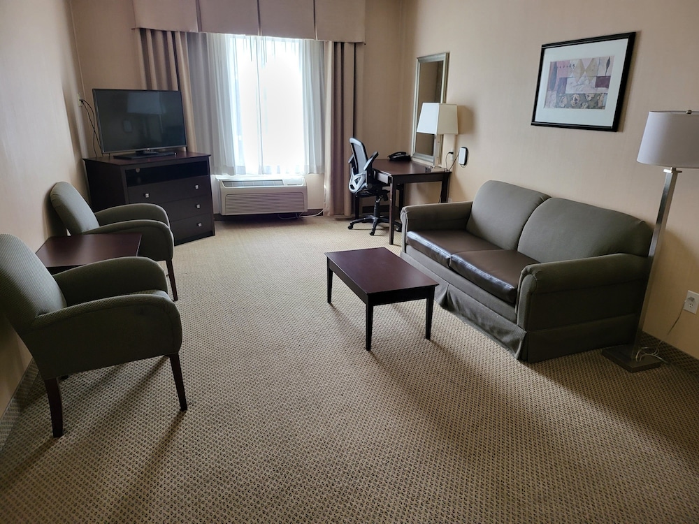 holiday inn express and suites dayton north tipp c
