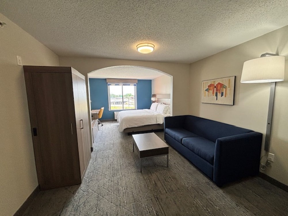 holiday inn express and suites dayton north tipp c