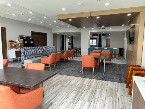 holiday inn express and suites dayton north tipp c