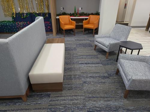 holiday inn express and suites dayton north tipp c
