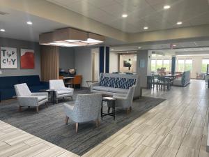 holiday inn express and suites dayton north tipp c