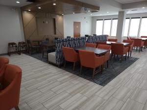 holiday inn express and suites dayton north tipp c