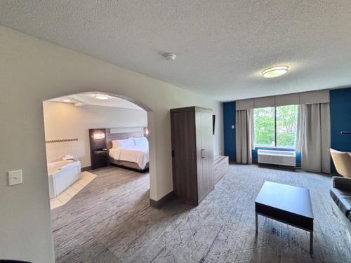 holiday inn express and suites dayton north tipp c