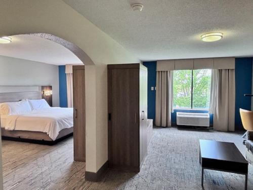 holiday inn express and suites dayton north tipp c