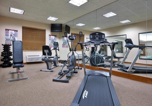 holiday inn express and suites dayton north tipp c