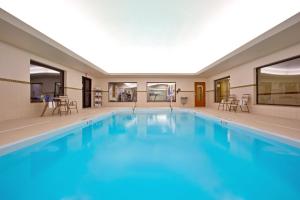 holiday inn express and suites dayton north tipp c