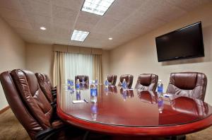 holiday inn express and suites dayton north tipp c