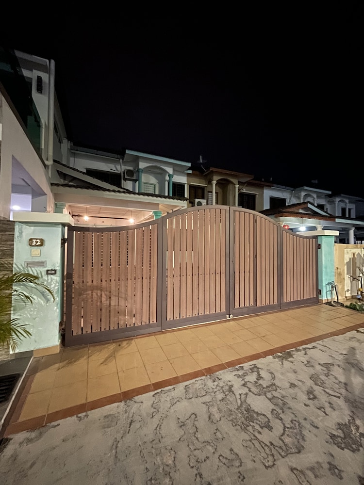 baba and charlie homestay