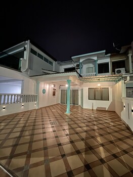 baba and charlie homestay