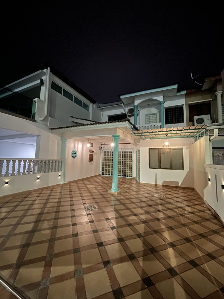 baba and charlie homestay