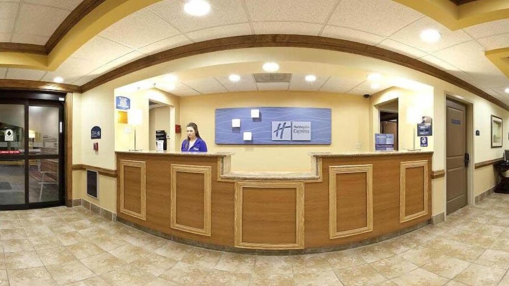 holiday inn express and suites byron by ihg