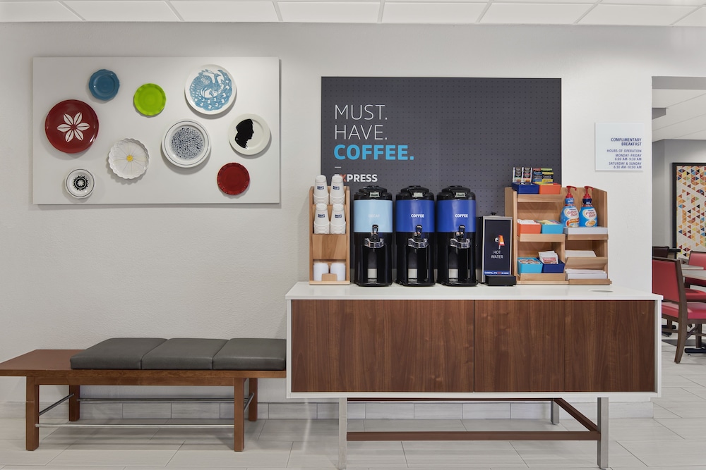 holiday inn express and suites byron by ihg