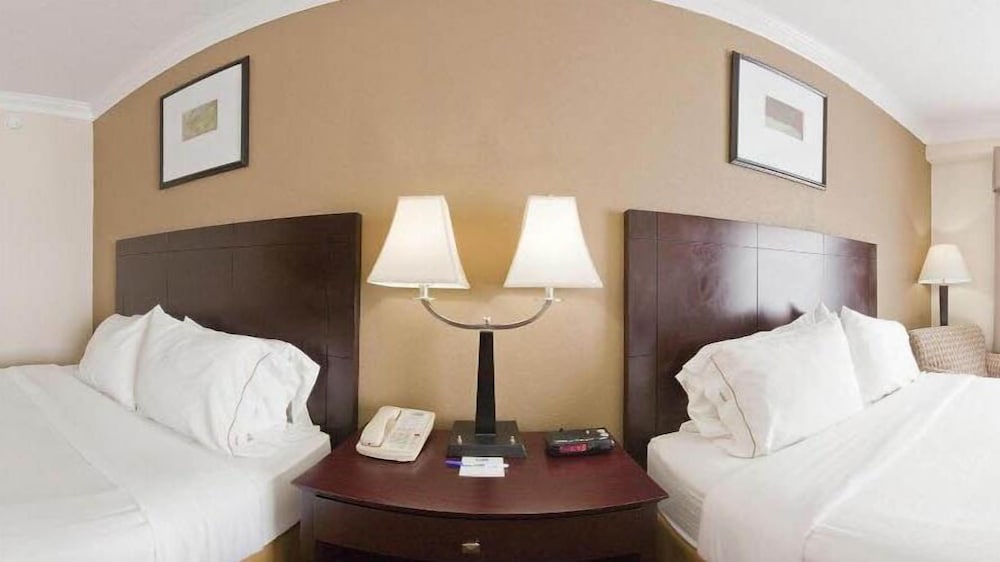 holiday inn express and suites byron by ihg
