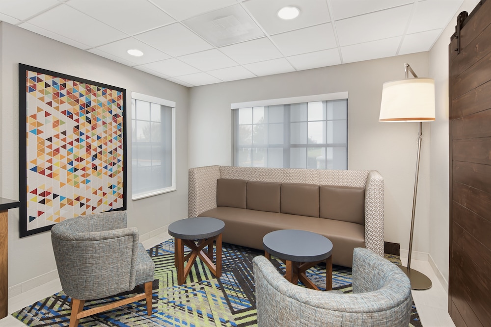 holiday inn express and suites byron by ihg