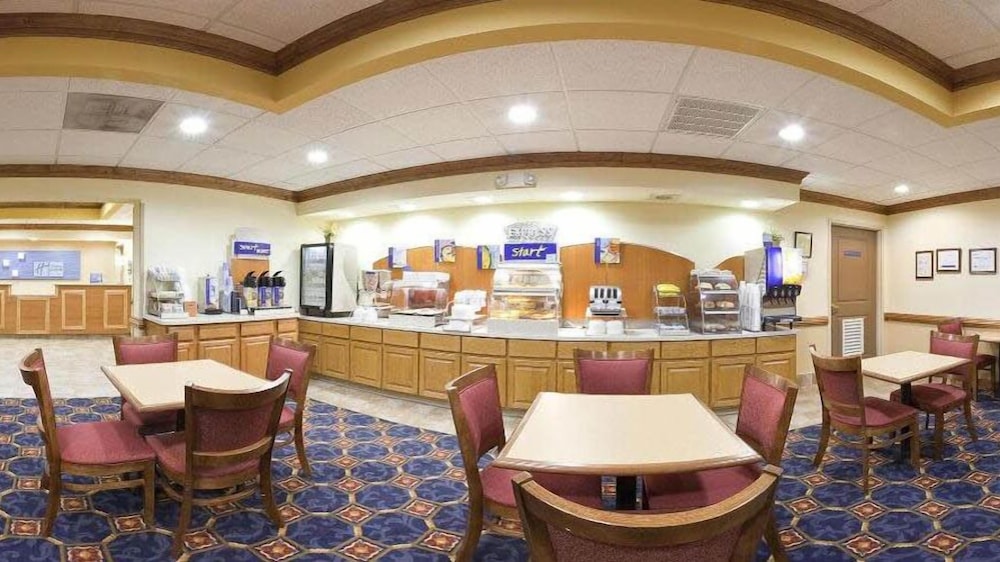 holiday inn express and suites byron by ihg