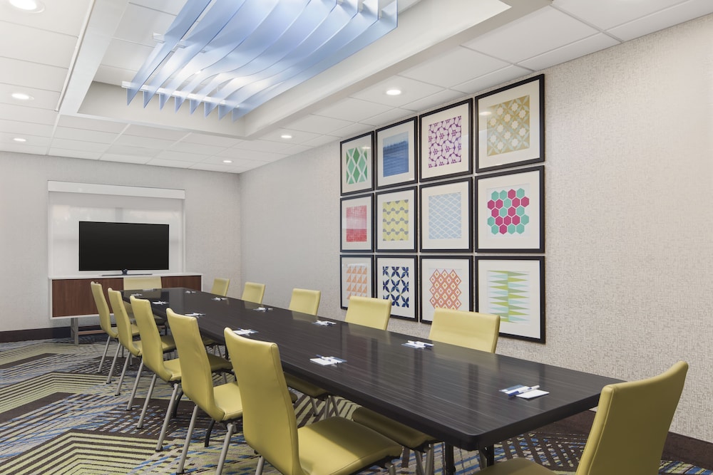 holiday inn express and suites byron by ihg