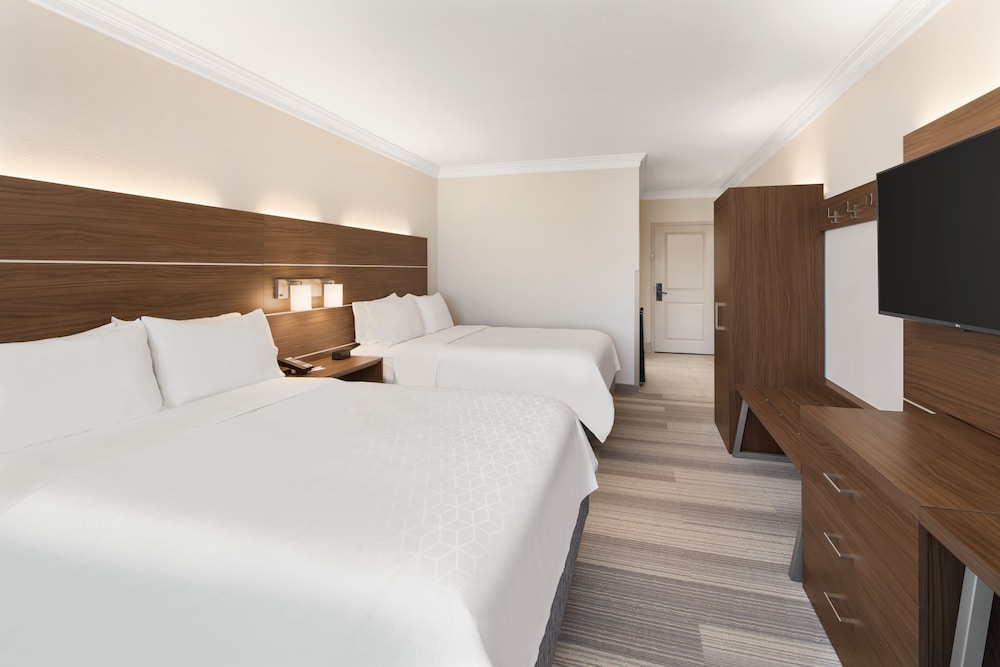 holiday inn express and suites byron by ihg