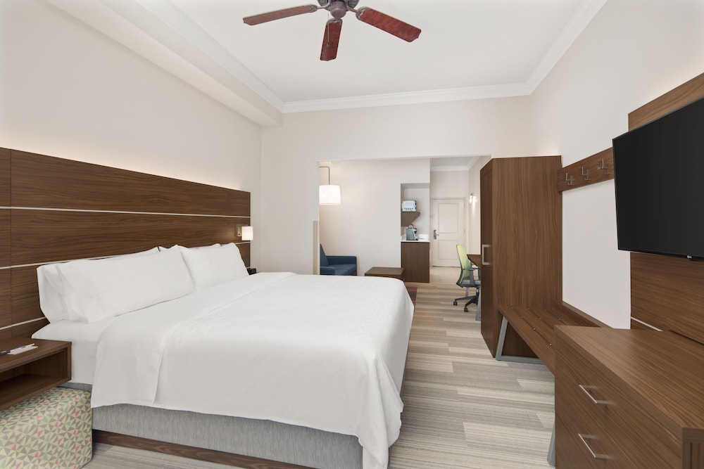 holiday inn express and suites byron by ihg