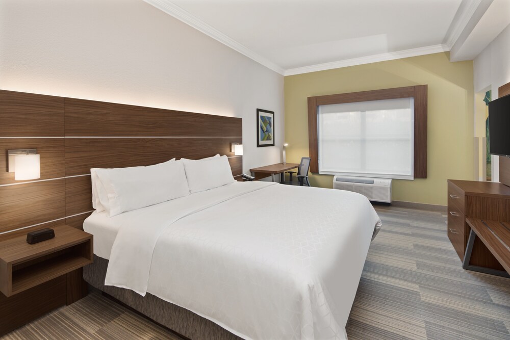 holiday inn express and suites byron by ihg