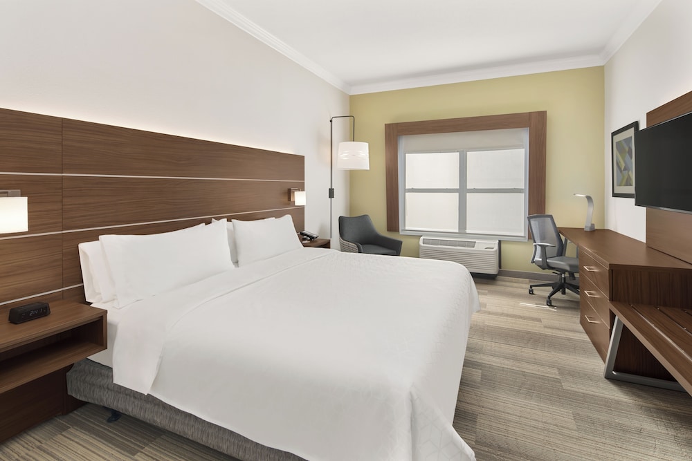 holiday inn express and suites byron by ihg