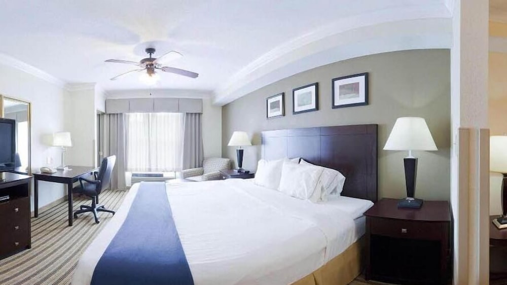 holiday inn express and suites byron by ihg