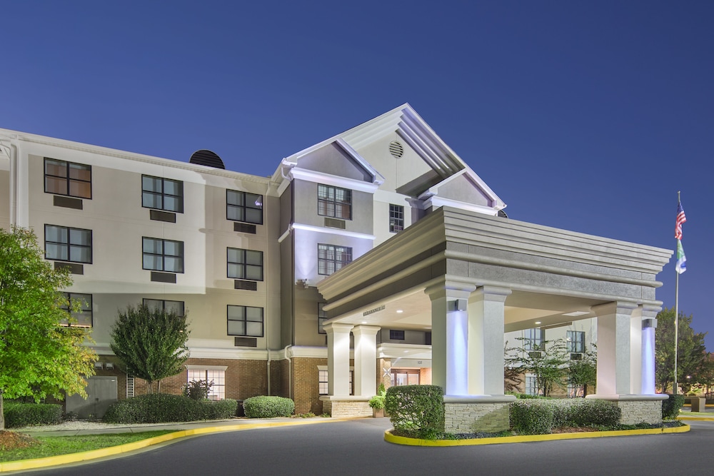holiday inn express and suites byron by ihg