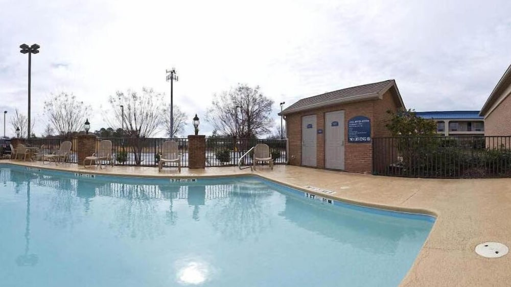 holiday inn express and suites byron by ihg