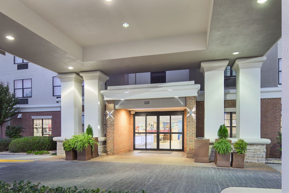 holiday inn express and suites byron by ihg