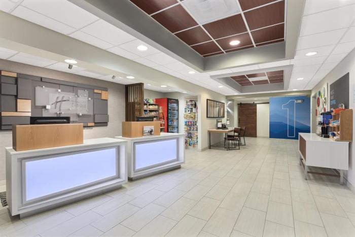 holiday inn express and suites byron by ihg