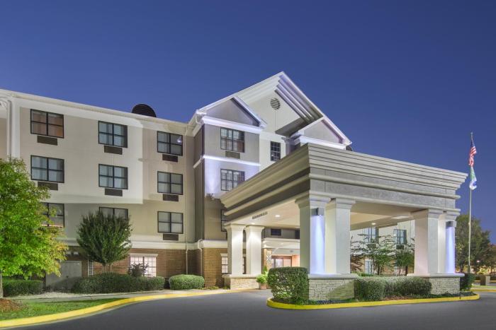 holiday inn express and suites byron by ihg