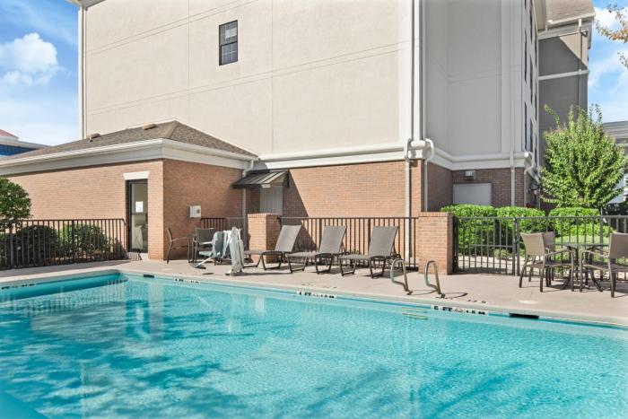 holiday inn express and suites byron by ihg