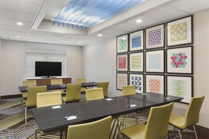holiday inn express and suites byron by ihg