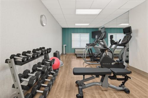 holiday inn express and suites byron by ihg