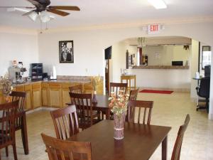 americas best value inn and suites macon at eisenhower parkway