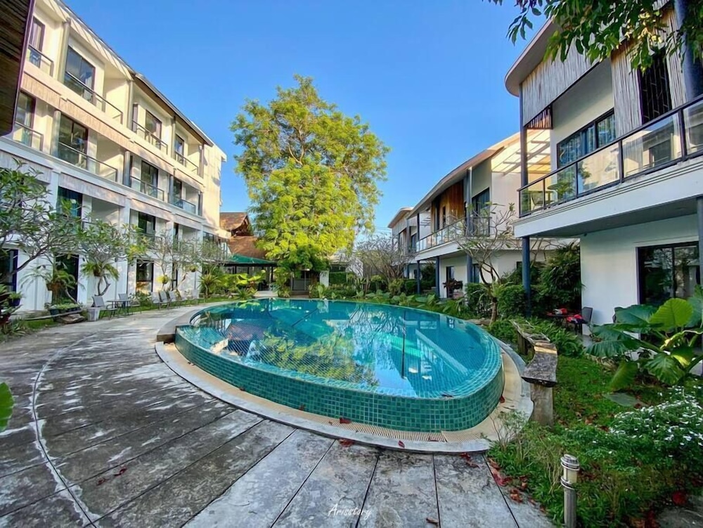 zandz resort