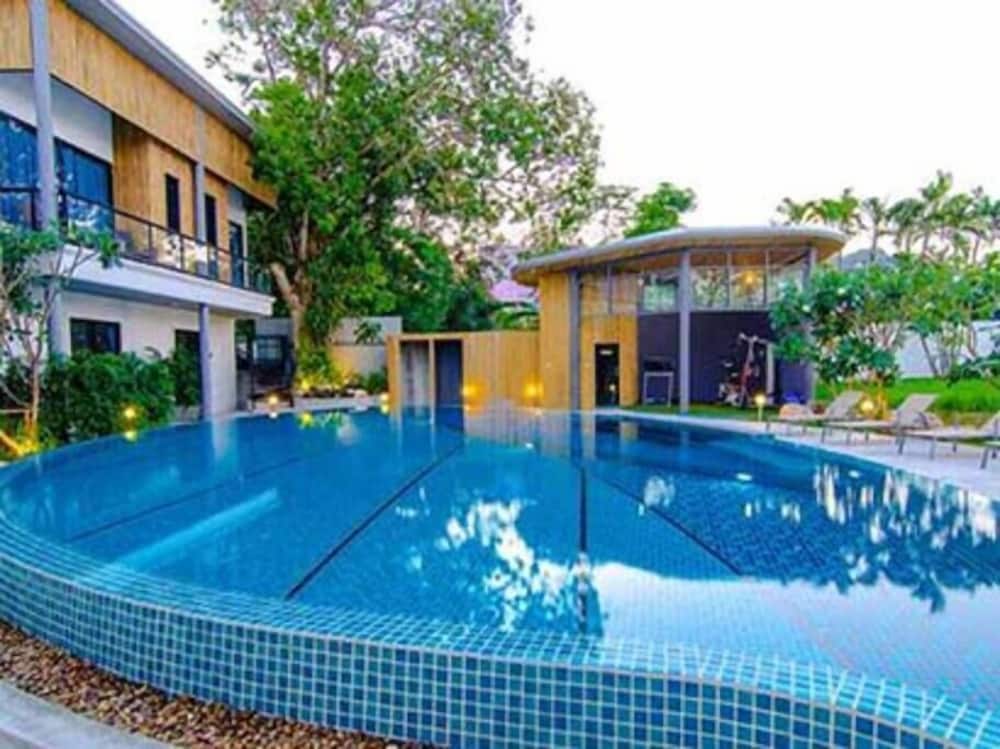 zandz resort