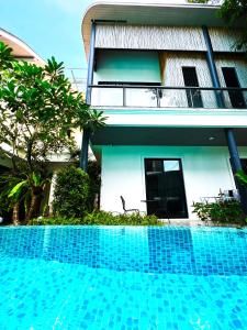 zandz resort