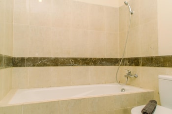 cozy living 1br the bellezza apartment