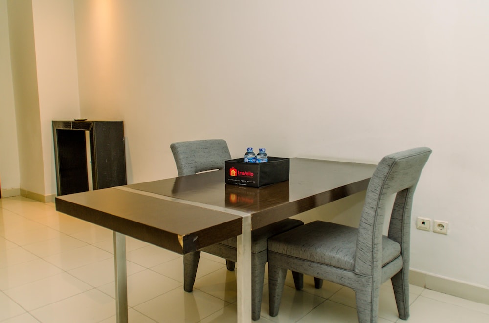 cozy living 1br the bellezza apartment