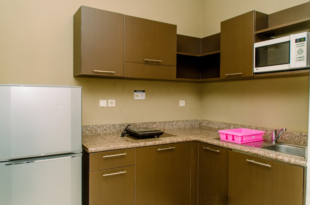 cozy living 1br the bellezza apartment