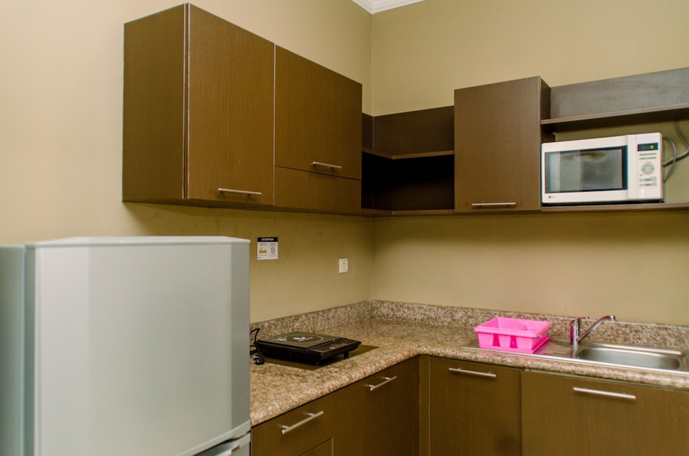 cozy living 1br the bellezza apartment