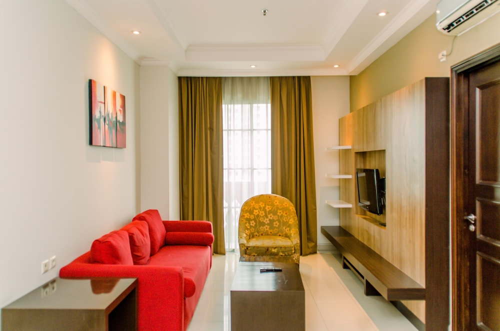 cozy living 1br the bellezza apartment