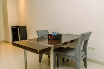cozy living 1br the bellezza apartment
