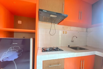 spacious studio apartment at gateway ahmad yani cicadas