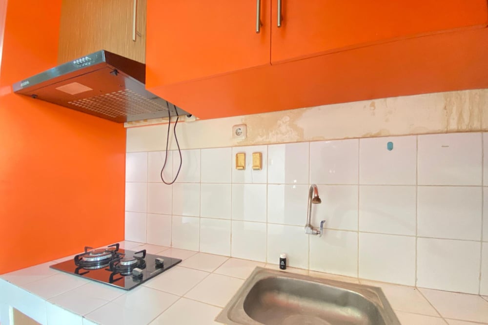 spacious studio apartment at gateway ahmad yani cicadas