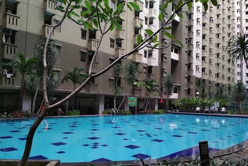 spacious studio apartment at gateway ahmad yani cicadas