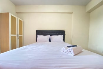 spacious studio apartment at gateway ahmad yani cicadas