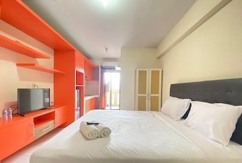 spacious studio apartment at gateway ahmad yani cicadas