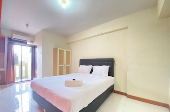 spacious studio apartment at gateway ahmad yani cicadas